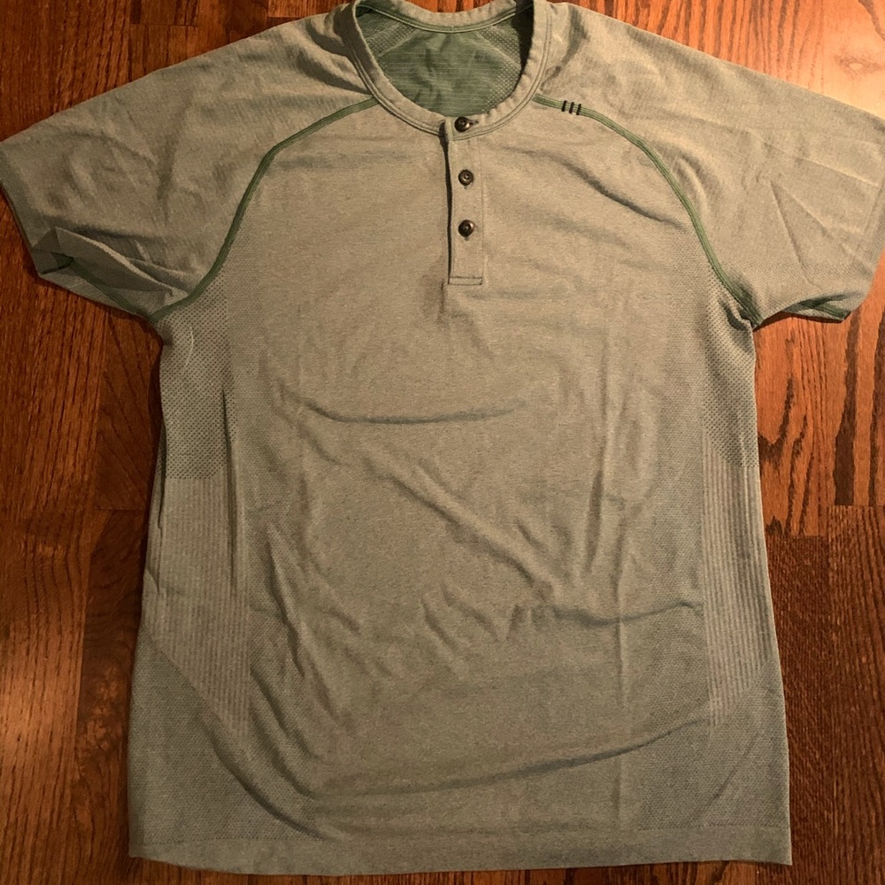 Lululemon men’s Henley style shirt